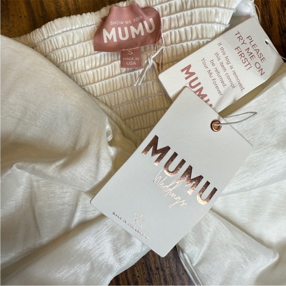 Show Me Your Mumu Big Bow Top - White
Taffeta - NWT - Picture 3 of 5